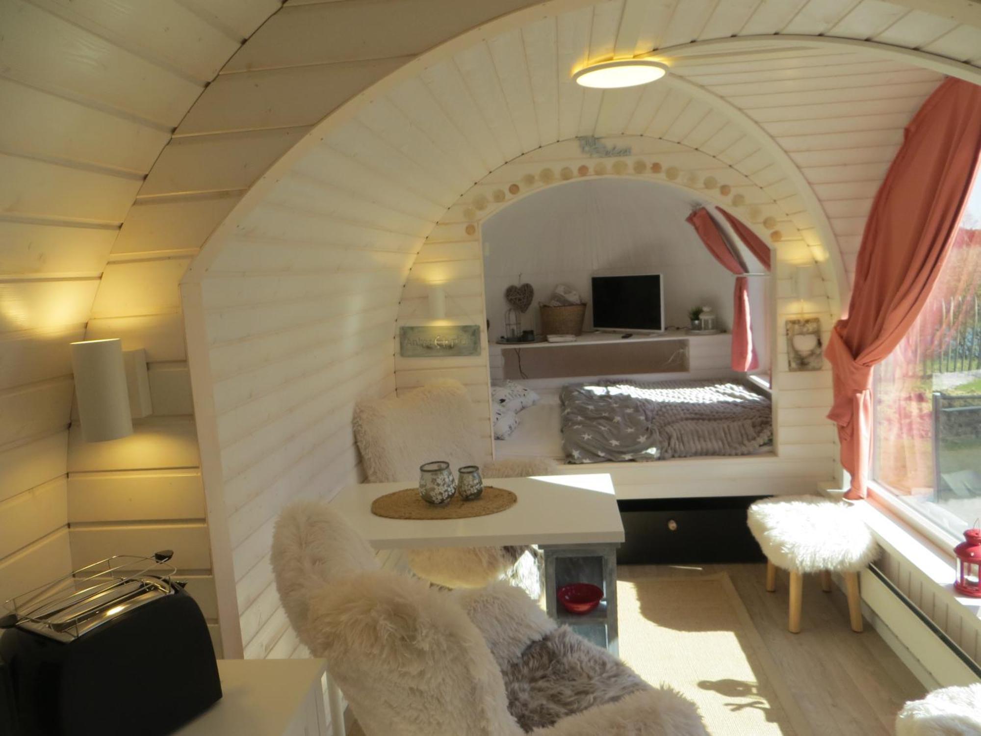 Bettis - Uebernachten Im Iglu-Tinyhaus 토스테트 외부 사진